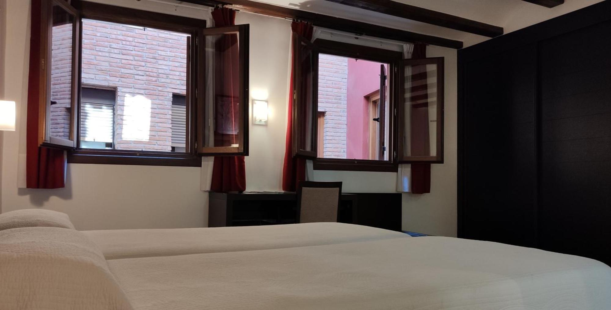 Hotel Rey Sancho Navarrete Habitación foto
